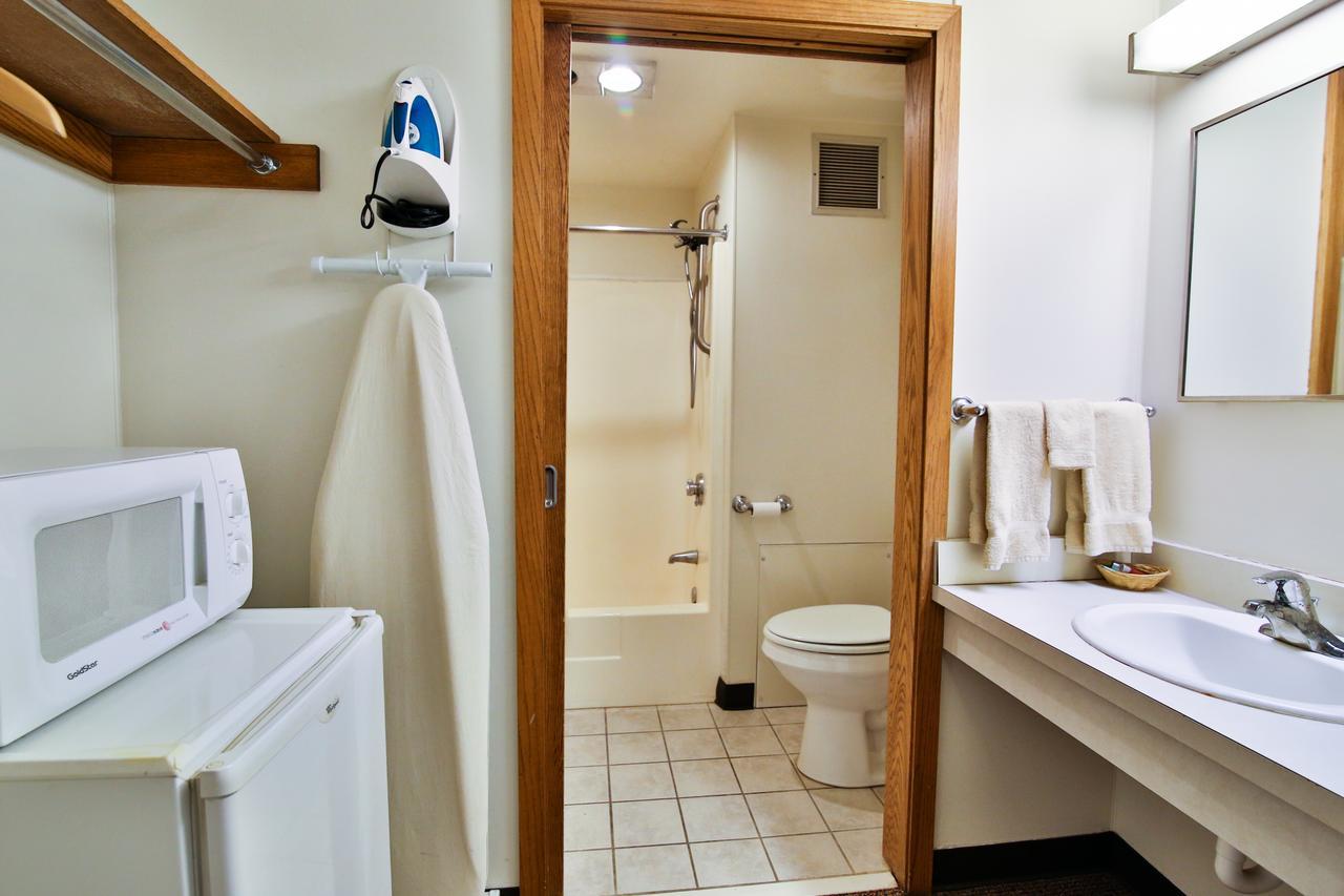 Great American Inn & Suites Devils Lake 외부 사진